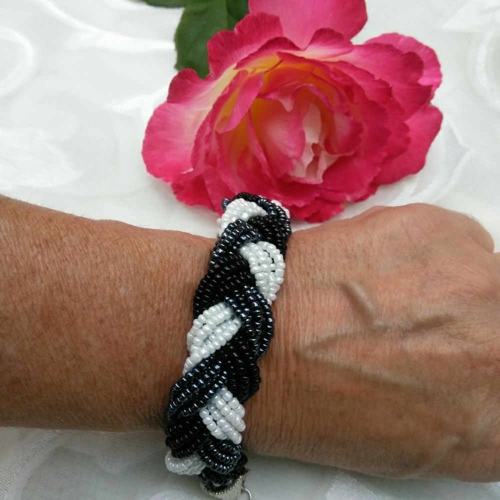 Black and white glass beaded strand bracelet, new.